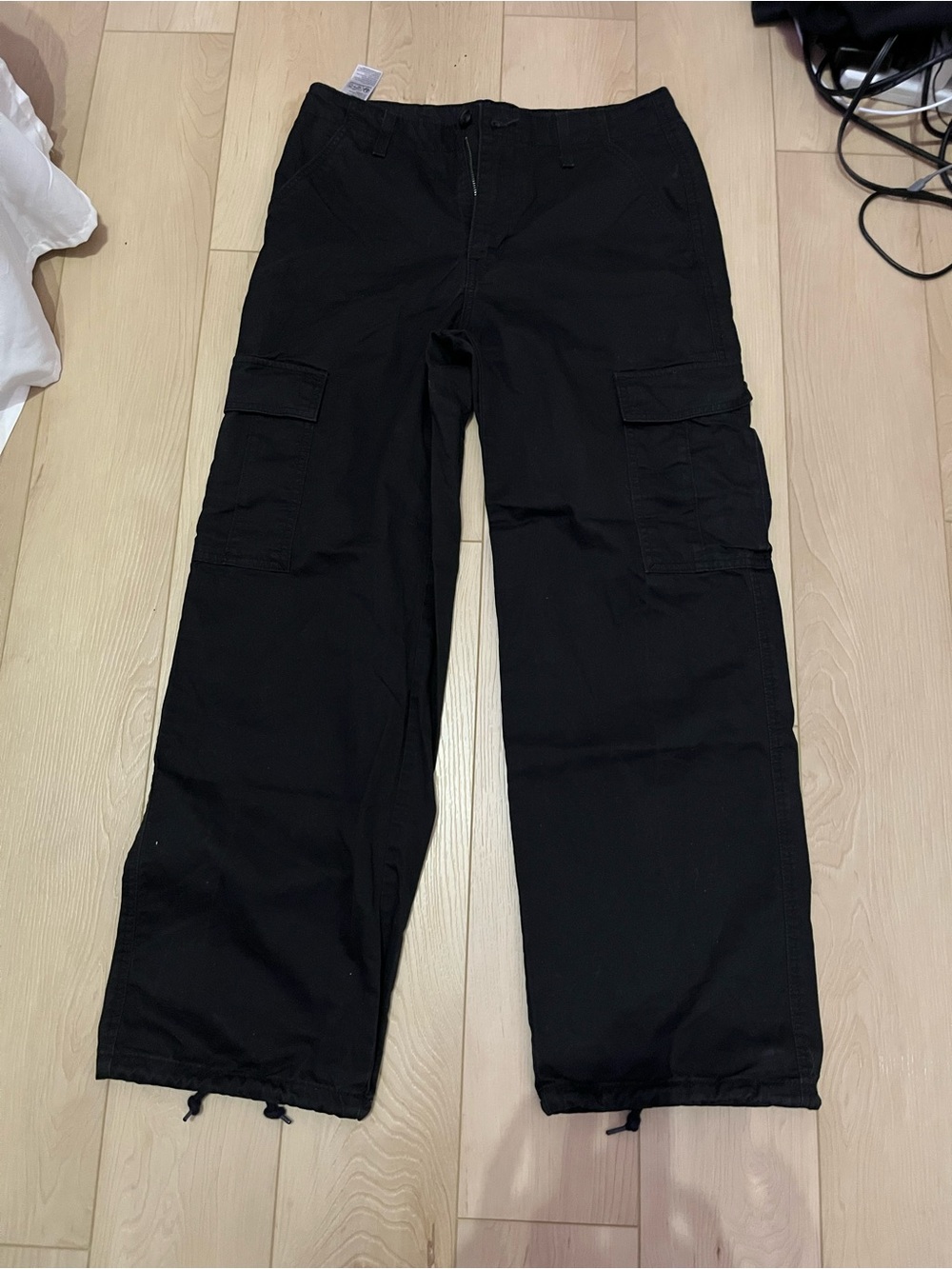Levi’s black cargo pants